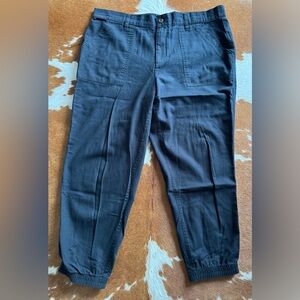 GAP Women’s Twill Black Casual Joggers